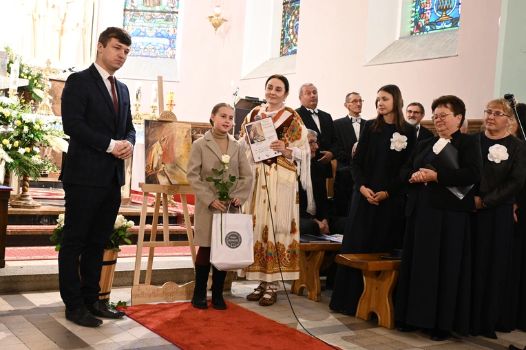 Z koncertami i konkursami