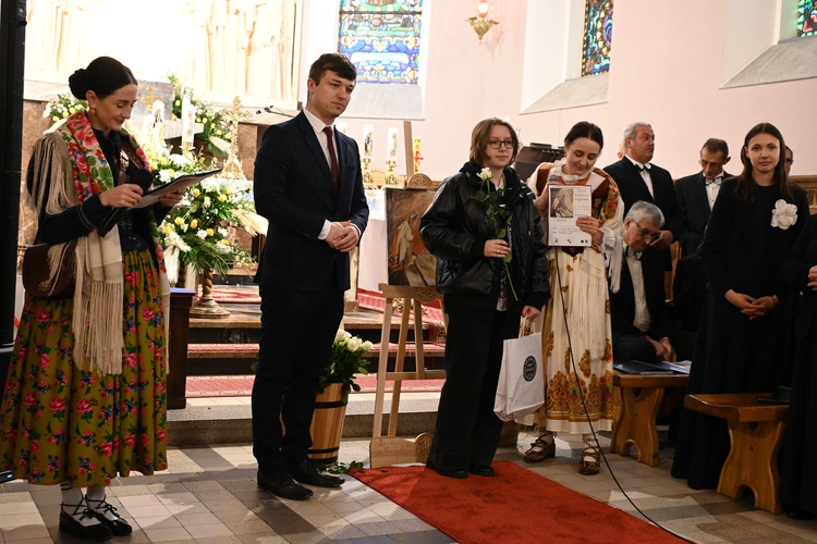 Z koncertami i konkursami