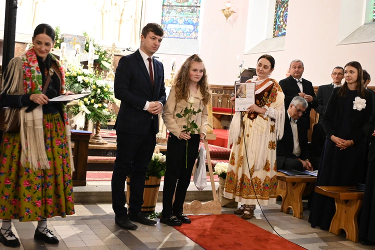 Z koncertami i konkursami