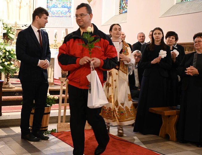 Z koncertami i konkursami