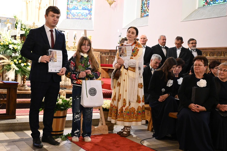Z koncertami i konkursami