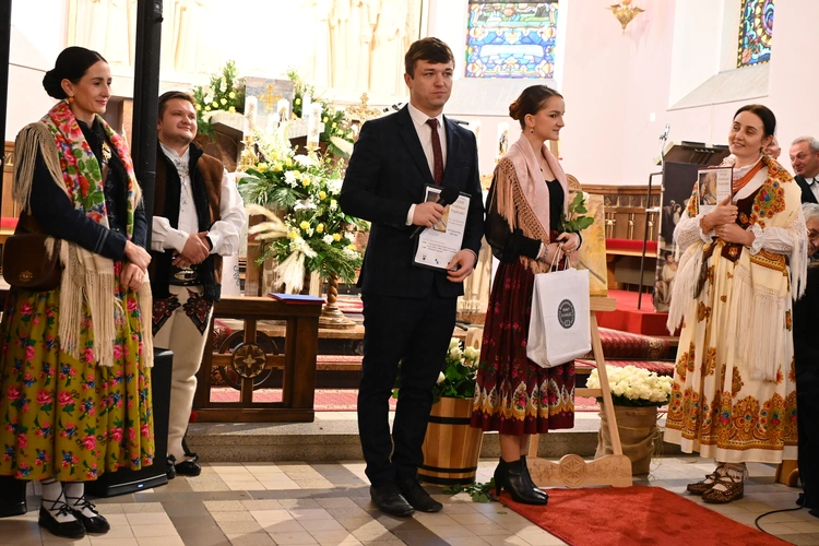 Z koncertami i konkursami