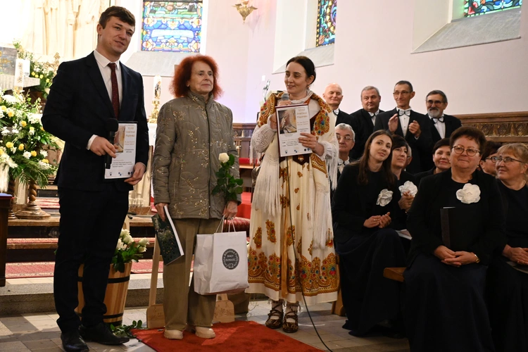 Z koncertami i konkursami