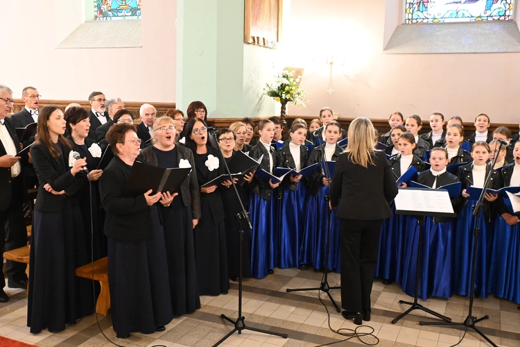 Z koncertami i konkursami