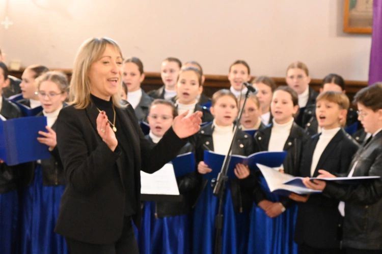 Z koncertami i konkursami