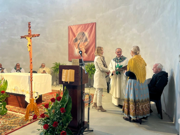 Eucharystia w surowym kościele