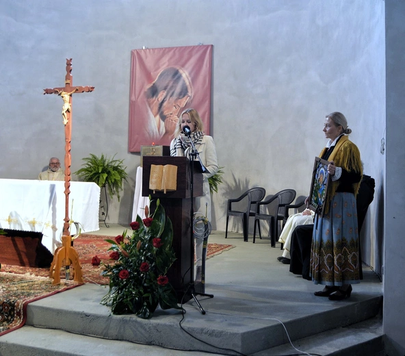 Eucharystia w surowym kościele