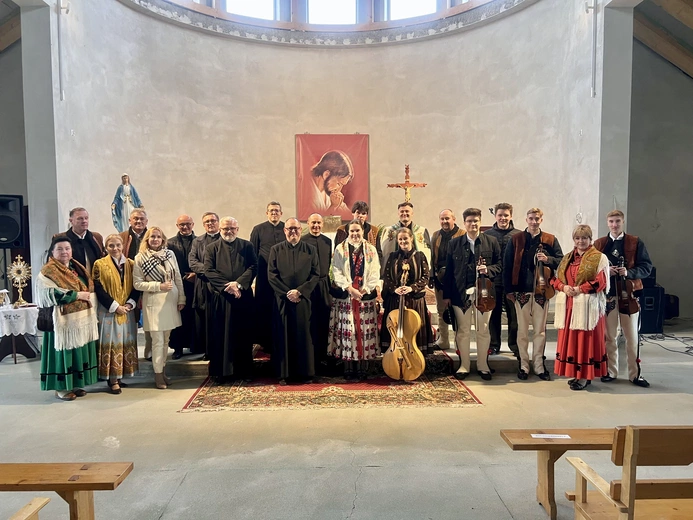 Eucharystia w surowym kościele