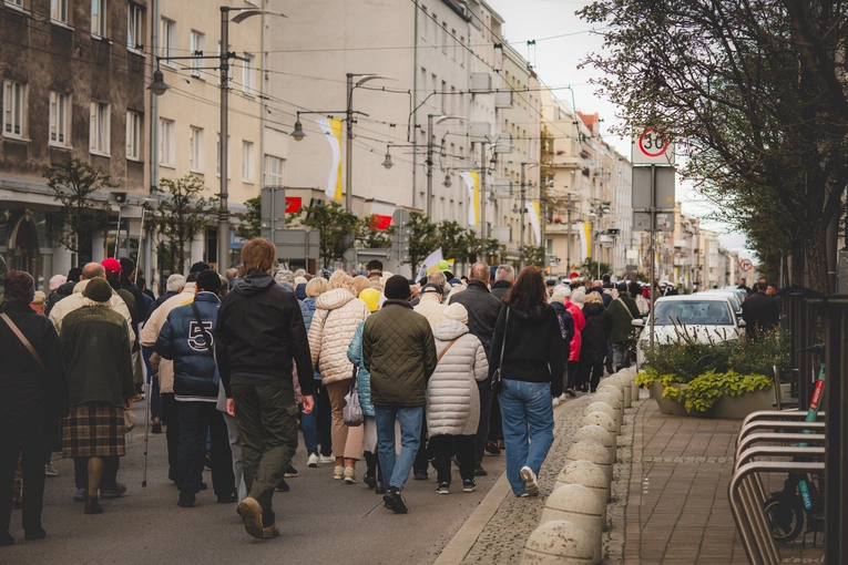 Gdyńska procesja różańcowa z okazji Dnia Papieskiego