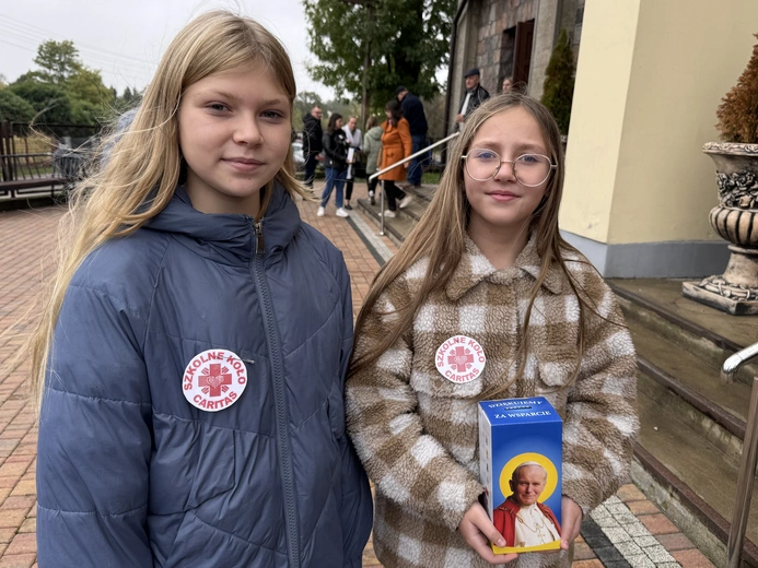 Aspektem charytatywnym była zbiórka pieniędzy na rzecz funduszu stypendialnego dla zdolnej młodzieży z niezamożnych rodzin.