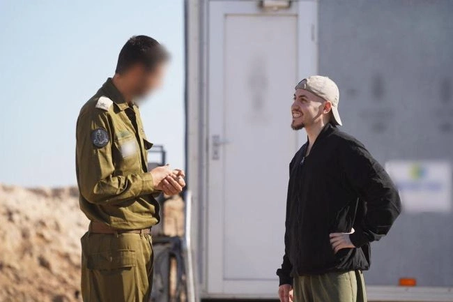 Jeden z uwolnionych - Eitan More