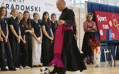 Bp Solarczyk poświęcił nową halę sportową