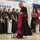 Bp Solarczyk poświęcił nową halę sportową