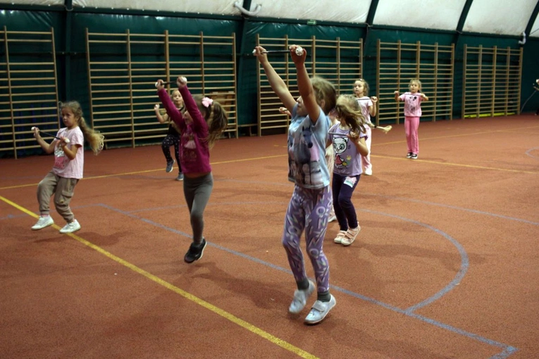 Trening mażoretek Mini Magnolia, mistrzyń świata z Kotulina