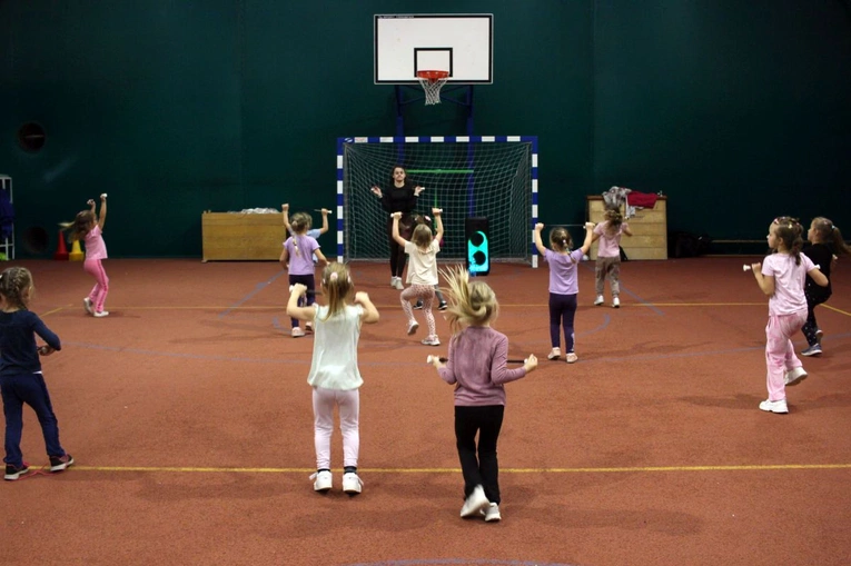 Trening mażoretek Mini Magnolia, mistrzyń świata z Kotulina