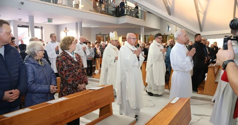 Abp Przybylski w nowo poświęconej świątyni: To miejsce jest Chrystusowe