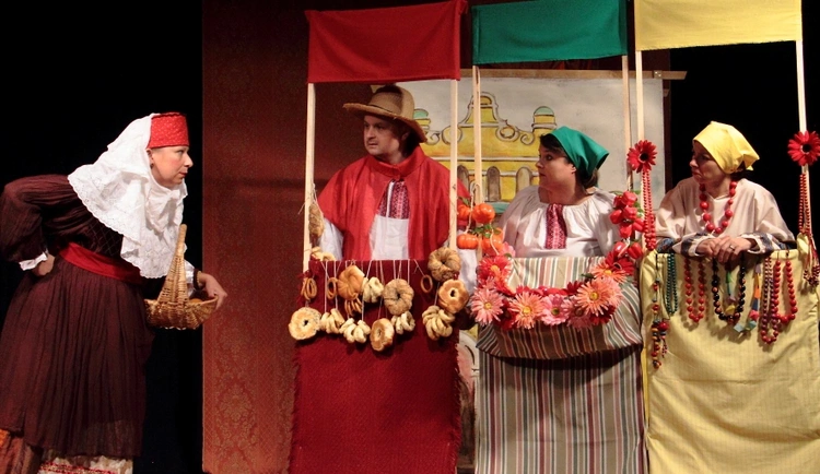 Spektakl "Farfurka Królowej Bony" w wykonaniu Teatru Kaworki