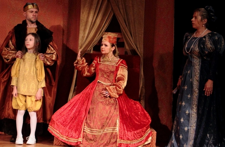 Spektakl "Farfurka Królowej Bony" w wykonaniu Teatru Kaworki