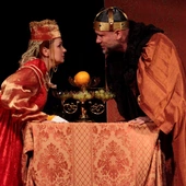 Spektakl "Farfurka Królowej Bony" w wykonaniu Teatru Kaworki