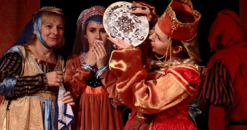 Teatr Kaworki bawi, wzrusza i działa dla dzieci oraz na chwałę Bożą