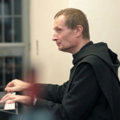 Co łączy muzykę Chopina i Regułę św. Benedykta? Rozmowa z o. Bernardem Sawickim OSB
