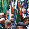 W grocie lurdzkiej zebrało się około 130 pocztów sztandarowych związku hodowców.  