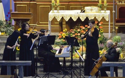 Zespół Musica dell'Anima tworzą: Ewa Krawczyk (flet), Katarzyna Krawczyk (skrzypce), Anna Makowska (altówka), Mirosław Makowski (wiolonczela) i Katarzyna Nalewajka (klawesyn).