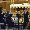 Zespół Musica dell'Anima tworzą: Ewa Krawczyk (flet), Katarzyna Krawczyk (skrzypce), Anna Makowska (altówka), Mirosław Makowski (wiolonczela) i Katarzyna Nalewajka (klawesyn).
