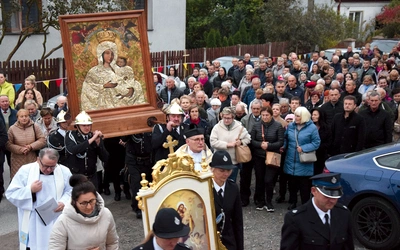 Wprowadzenie obrazu do kościoła w Jarosławicach.