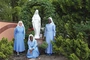 Od lewej: s. M. Józefa, s. M. Agnès i s. M. Catherine przy ul. Czarnoleskiej we Wrocławiu.