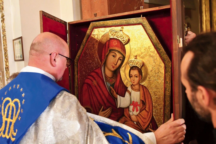 – Papież Franciszek ogłosił Rok Jubileuszowy 2025  pod hasłem „Pielgrzymi nadziei”, a kiedyś przed kopią tej ikony w rodzinnym Buenos Aires uczył się nadziei, wpatrzony w Matkę i Syna. Modlimy się w czasach pełnych niepokoju o nadzieję dla nas i świata całego, a jej fundamentem jest miłosierdzie – wyjaśnia ks. Paweł Bryk, kustosz sanktuarium Miłosierdzia Bożego w Świebodzinie.