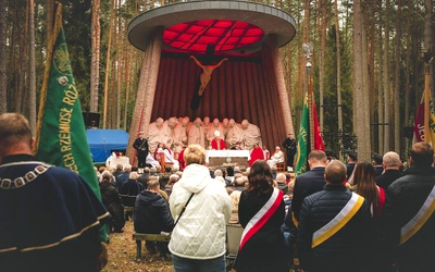 List do organizatorów i uczestników skierował prezydent Karol Nawrocki. Wyraził w nim jedność w hołdzie dla ofiar bestialskiego mordu sprzed 86 lat oraz przypomniał, że Niemcy zamordowali tu ok. 14 tys. osób tylko dlatego,  że były Polakami. 
