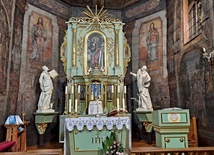 Wnętrze mikuszowickiej świątyni  po konserwacji.