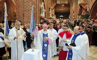 Pielgrzymka ta jest co roku najliczniejszą diecezjalną grupą, która przybywa do Matki Bożej Pokornej w Rudach. 