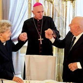 Jubilaci z bp. Andrzejem Iwaneckim.  