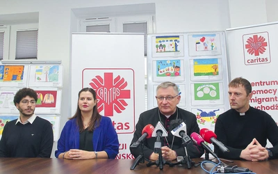 Od lewej: Ali Wehbe, Diana Taranenko, bp Krzysztof Zadarko, ks. Łukasz Bikun.