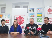 Od lewej: Ali Wehbe, Diana Taranenko, bp Krzysztof Zadarko, ks. Łukasz Bikun.
