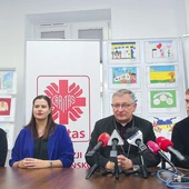 Od lewej: Ali Wehbe, Diana Taranenko, bp Krzysztof Zadarko, ks. Łukasz Bikun.