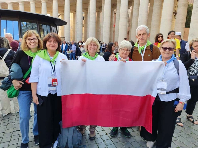 Watykan. Audiencja papieża. Pielgrzymi z archidiecezji katowickiej na placu św. Piotra