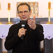 Otwarte spotkania z biskupem na dworcu we Wrocławiu. Każdy może zadać mu pytanie