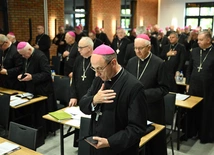 Biskupi podczas spotkania episkopatu