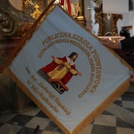 Pielgrzymka chorych, a także uczniów szkoły imienia św. Jadwigi u swojej patronki