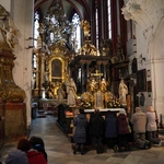 Pielgrzymka chorych, a także uczniów szkoły imienia św. Jadwigi u swojej patronki