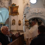 Pielgrzymka chorych, a także uczniów szkoły imienia św. Jadwigi u swojej patronki