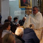 Pielgrzymka chorych, a także uczniów szkoły imienia św. Jadwigi u swojej patronki