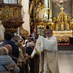 Pielgrzymka chorych, a także uczniów szkoły imienia św. Jadwigi u swojej patronki