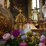 Pielgrzymka chorych, a także uczniów szkoły imienia św. Jadwigi u swojej patronki