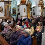 Pielgrzymka chorych, a także uczniów szkoły imienia św. Jadwigi u swojej patronki