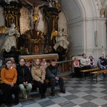 Pielgrzymka chorych, a także uczniów szkoły imienia św. Jadwigi u swojej patronki