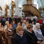 Pielgrzymka chorych, a także uczniów szkoły imienia św. Jadwigi u swojej patronki